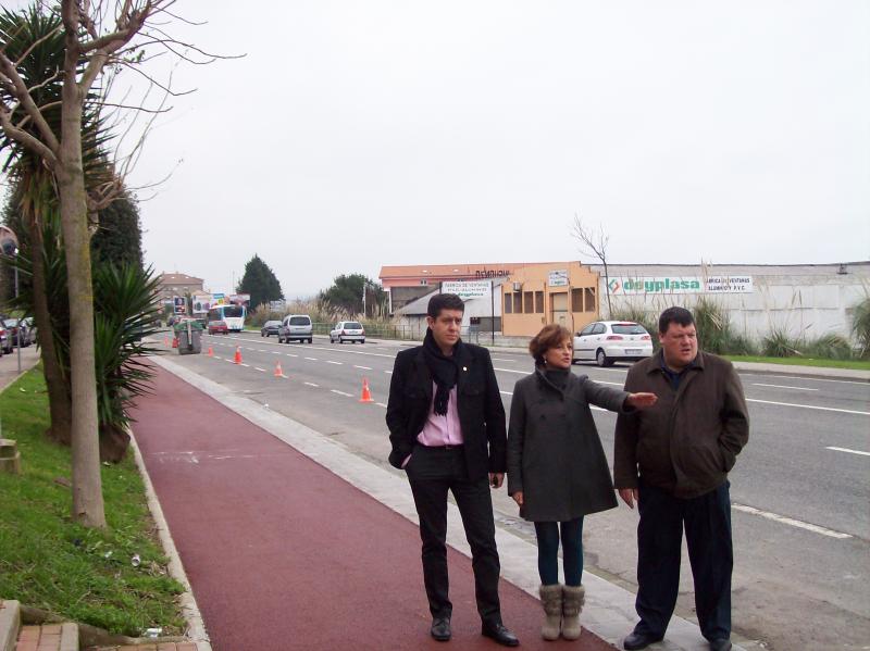 Los concejales regionalistas comprueban la falta de aparcamientos en los Castros