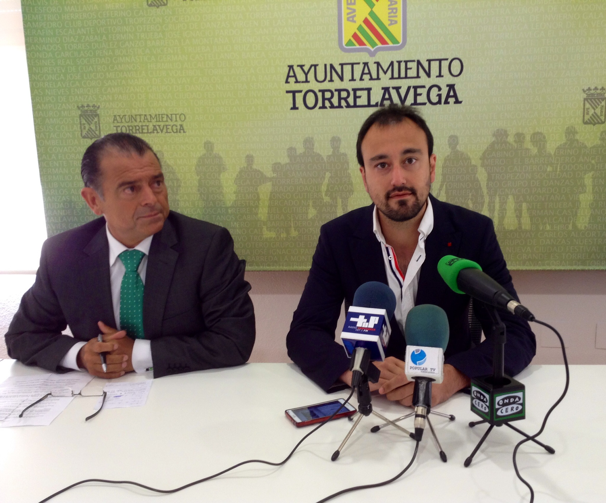 Javier L: Estrada y Antonio F. Rinc?n en rueda de prensa