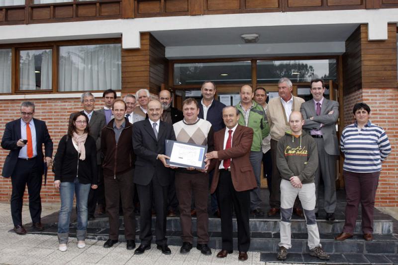 Imagen de grupo tras la presentaci?n de la nueva carretera
