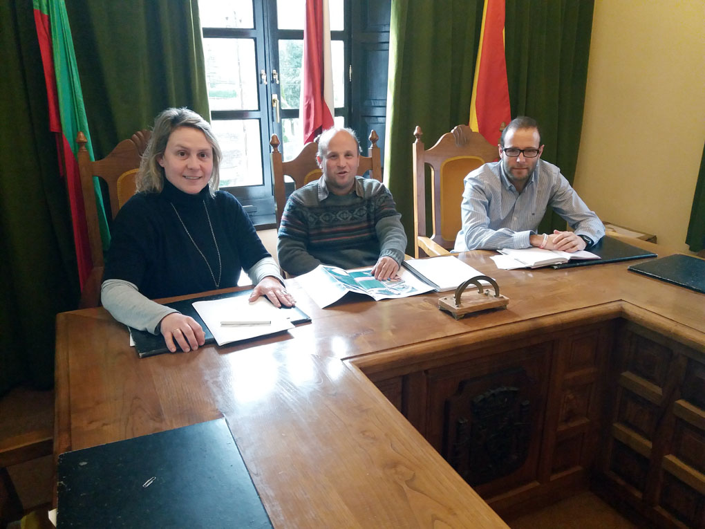 De izquierda a derecha, Cecilia Ruiz (PSOE), Agustín  Mantecón y Ramón Basurto (PRC).