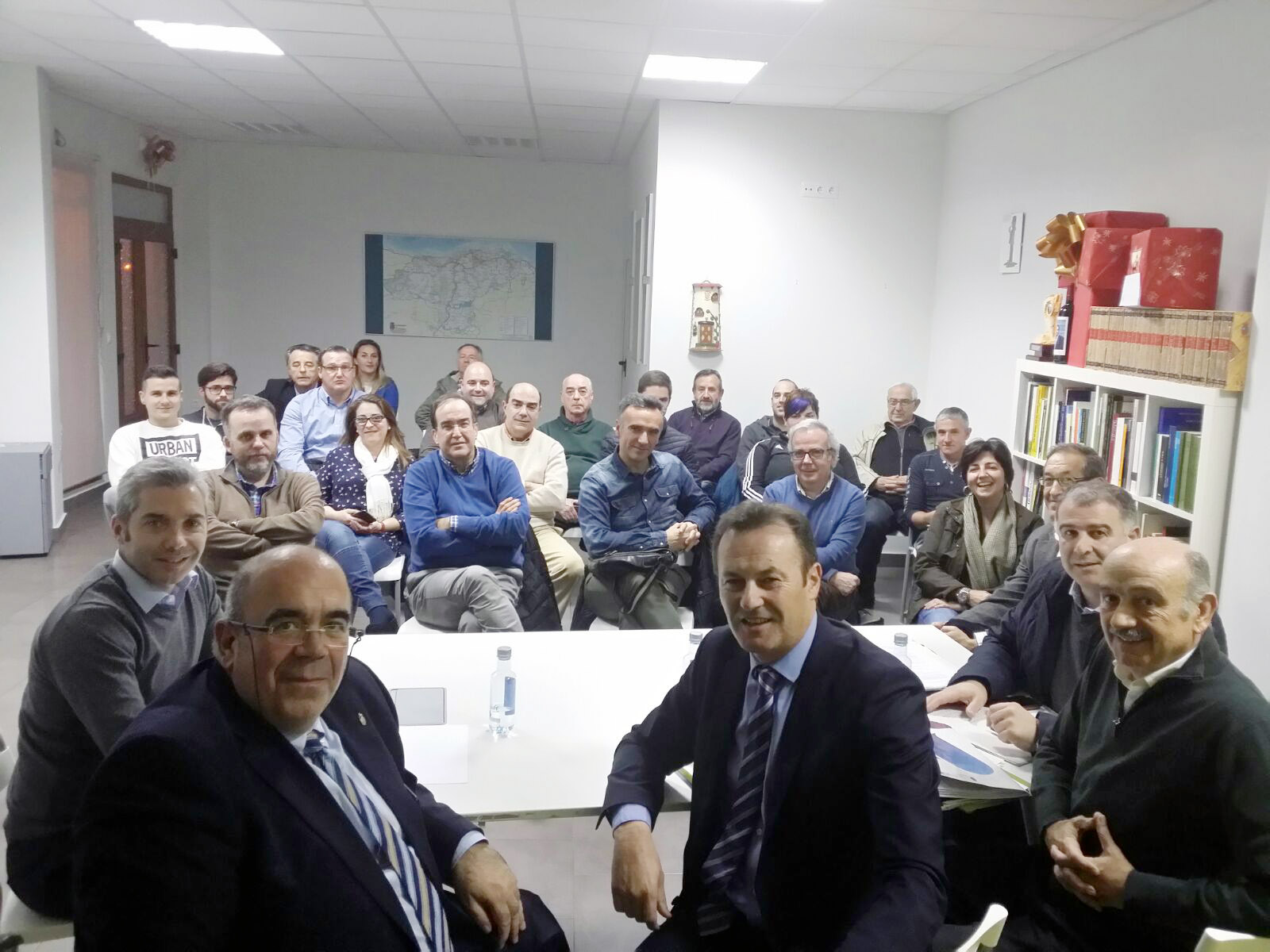 Reunión del Comité Comarcal Asón-Agüera con los consejeros de Obras Públicas y Desarrollo Rural.