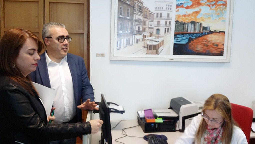 Silvia Abascal y Pedro Hernando registrando la PNL.