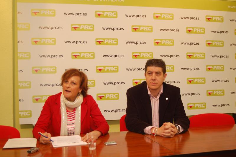 Concepci?n Solanas y Frnacisco Sierra en rueda de prensa