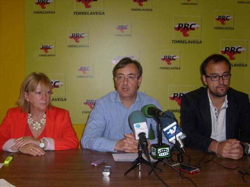 Pedro G. Carmona junto a Paloma Santill?n y Javier L. Estrada 