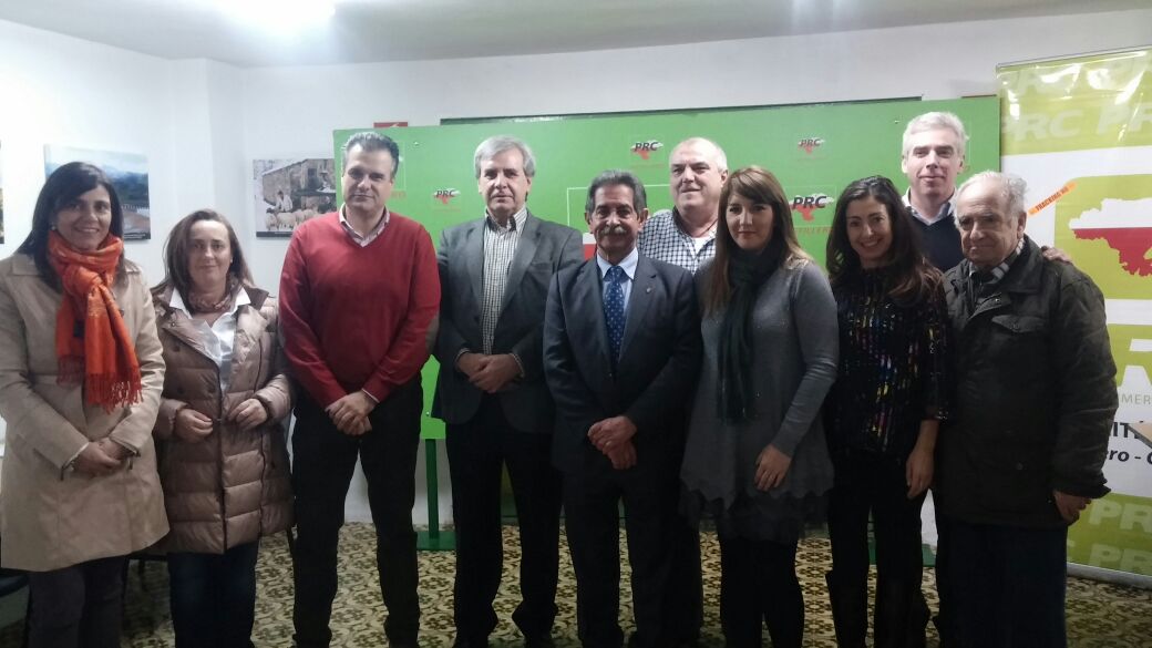 El nuevo Comit? Local de Astillero con Miguel ?ngel Revilla, Rafael de la Sierra y otros cargos del partido.