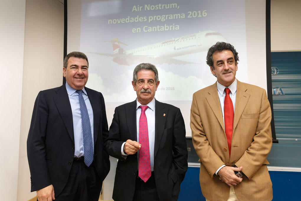 De izquierda a derecha, Carlos Bertomeu, Miguel Ángel Revilla y Francisco Martín. (Foto: Raúl Lucio)