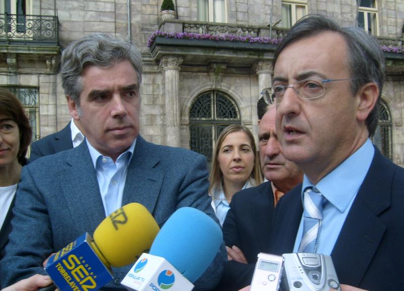Garc?a Carmona y Fuentes Pila durante la rueda de prensa