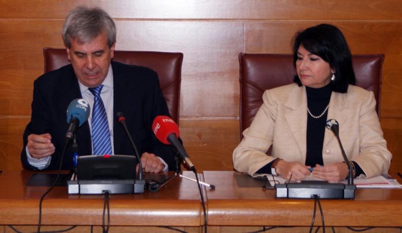 Rafael de la Sierra y Eva Bartolom? durante su comparecencia ante la prensa