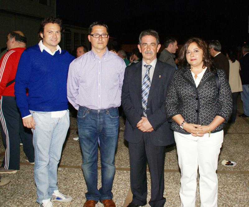Revilla y Ucelay, en el centro, junto a Jes?s Guti?rrez y Alodia Blanco