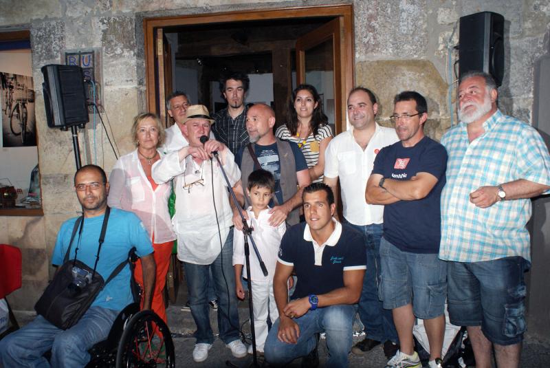 El fot?grafo Jos? Manuel S?nchez con todos aquellos que representan a los diferentes colectivos en la vida de El Rey Lagart?n