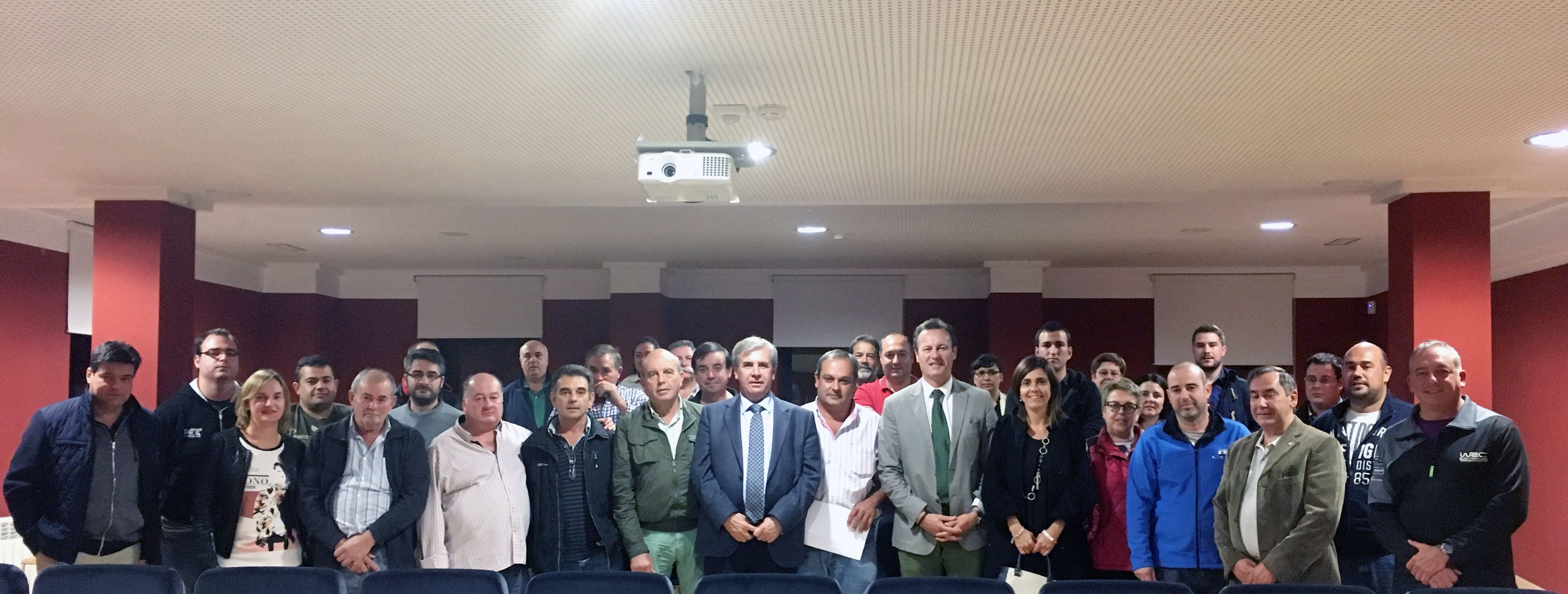 Representantes del PRC en Pas-Pisueña junto con al secretario de Organización, Rafael de la Sierra.