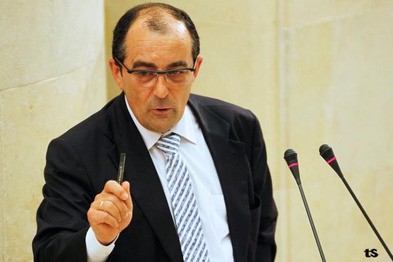Rafael P?rez Tezanos en el Pleno del Parlamento