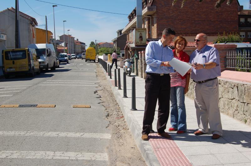 Los concejales regionalistas visitan las obras de la carretera de Cueto