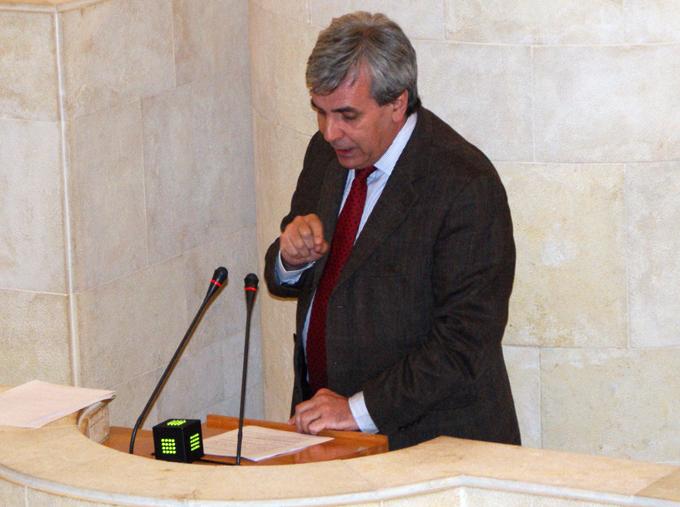 Rafael de la Sierra durante su intervenci?n de este lunes en el pleno