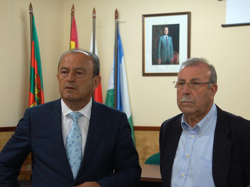 L?pez Marcano e Higinio Ter?n en su presentaci?n como candidato del PRC a la Pedan?a de Vi?rnoles