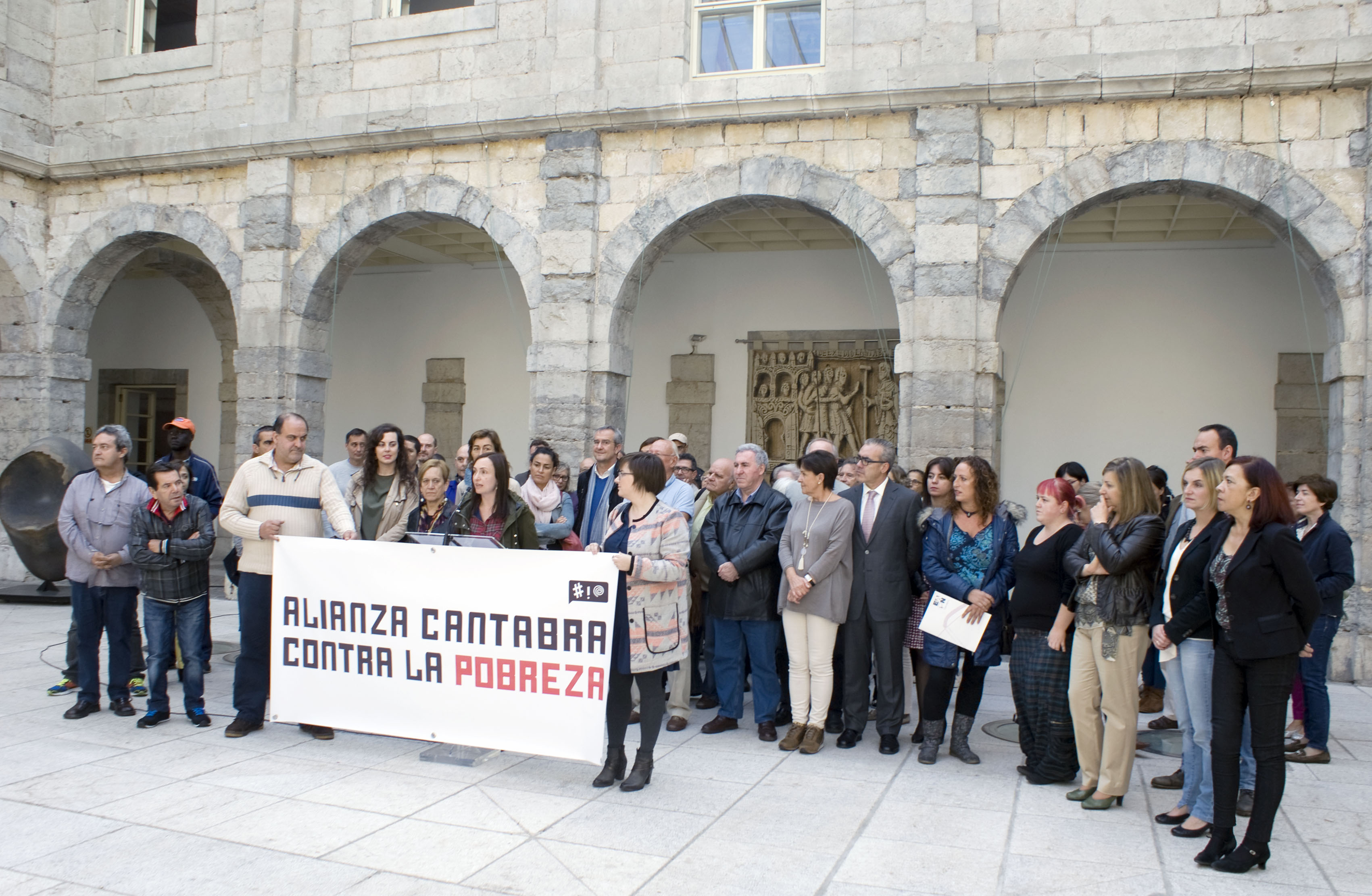 El Patio Central del Parlamento ha acogido la lectura de un manifiesto.