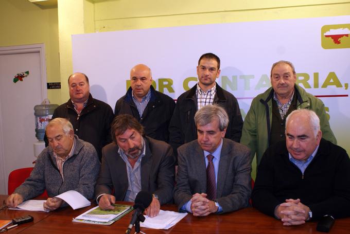 Rafael de la Sierra con los alcaldes del PRC
