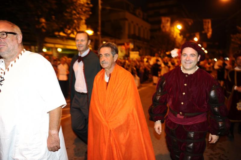 Pedro Diego, Miguel ?ngel Revilla y Guillermo Blanco durante el desfile.