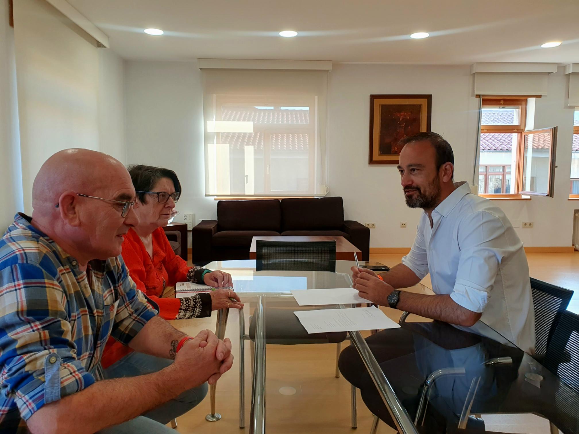 López Estrada se reúne con representantes de la Unión Vecinal