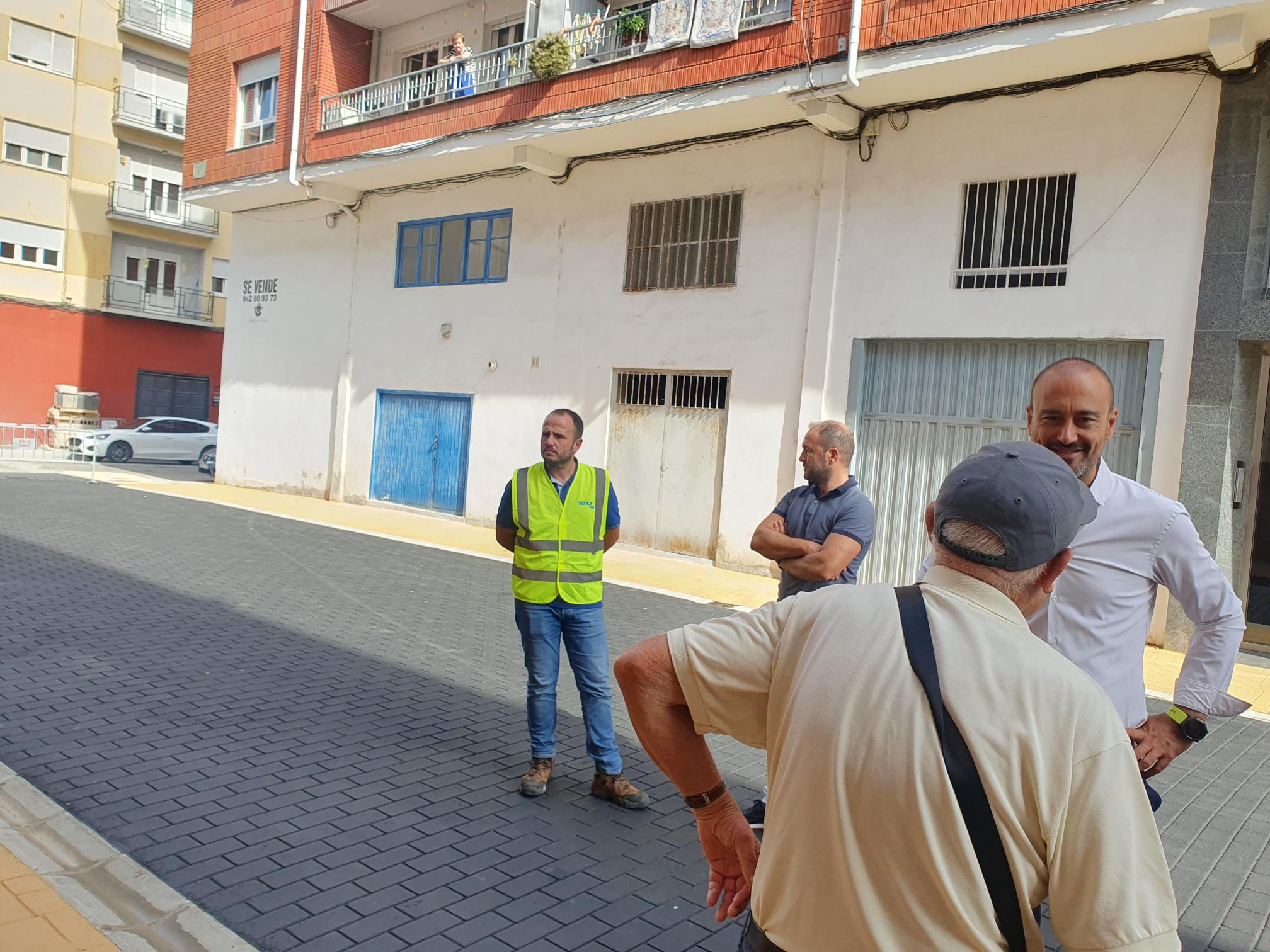 López Estrada ha anunciado que la mejora integral de las calles Agustín Riancho y Calderón de la Barca concluirá en octubre