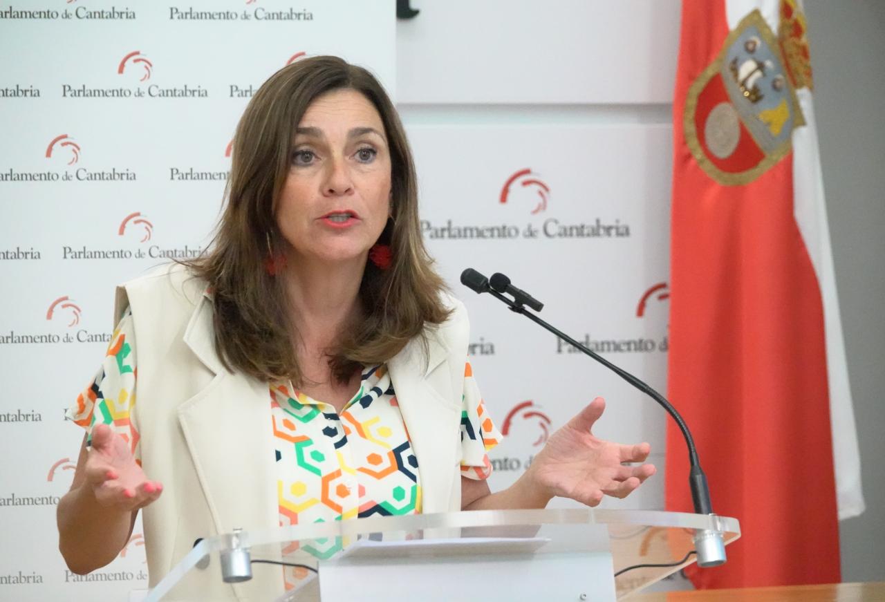 Paula Fernández Viaña