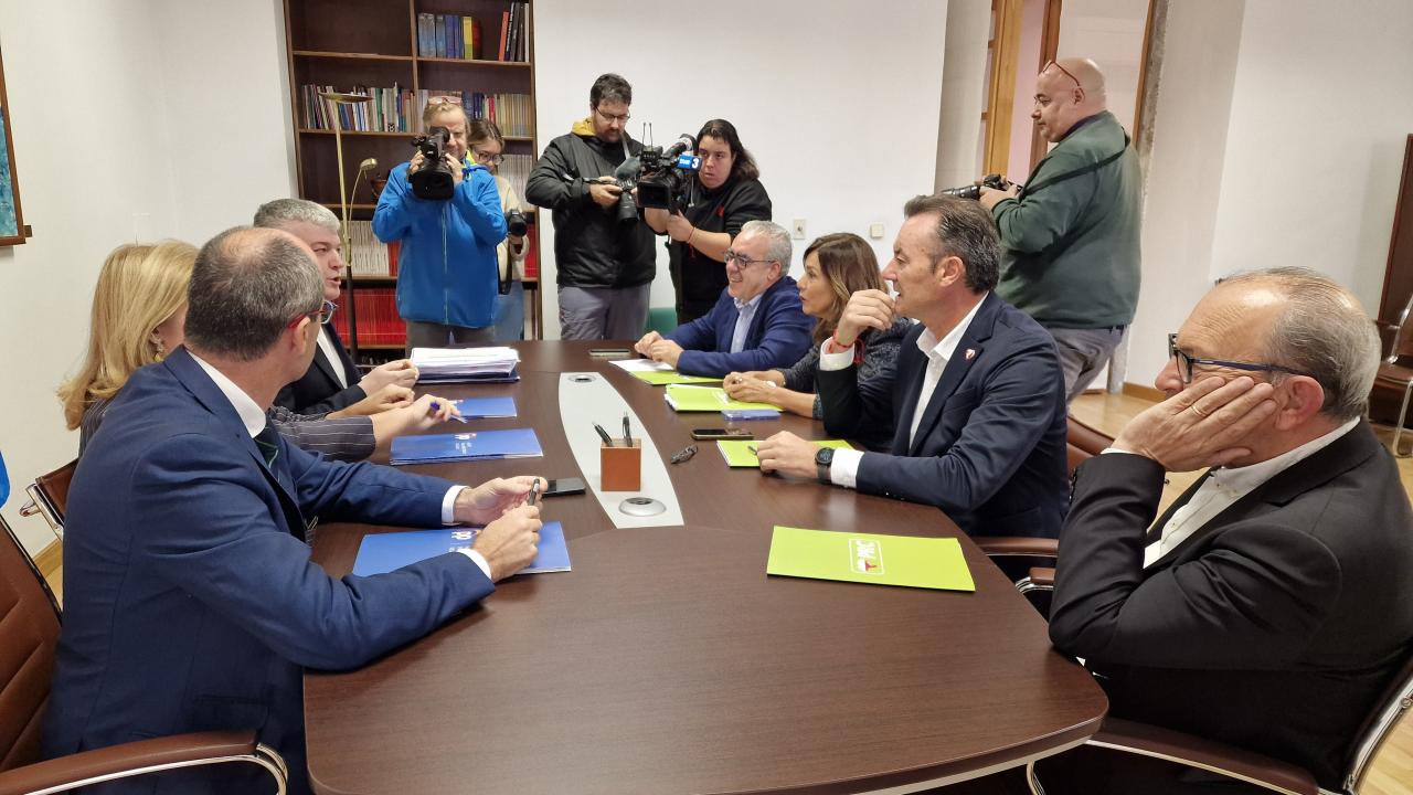 Un momento de la reunión celebrada hoy