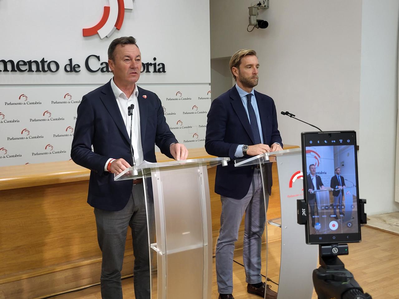 Guillermo Blanco y Felipe Piña en una compareceencia conjunta en el Parlamento