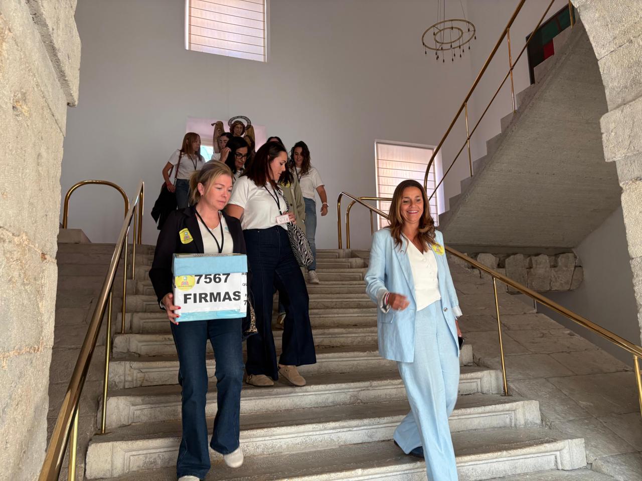 Fernández Viaña urge la comparecencia del gerente del Hospital de Laredo tras el registro en el Parlamento de más de 7.000 firmas para recuperar la tercera enfermera del turno de noche