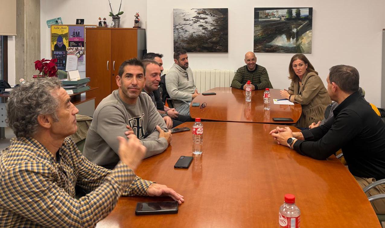 Rosa Díaz durante la reunión que ha mantenido hoy con el comité de empresa de los bomberos
