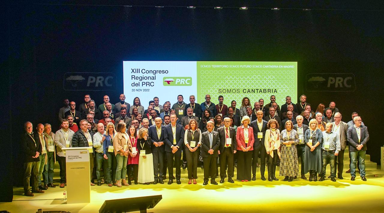 Foto de familia de los cargos electos en el último Congreso del PRC, en noviembre de 2022