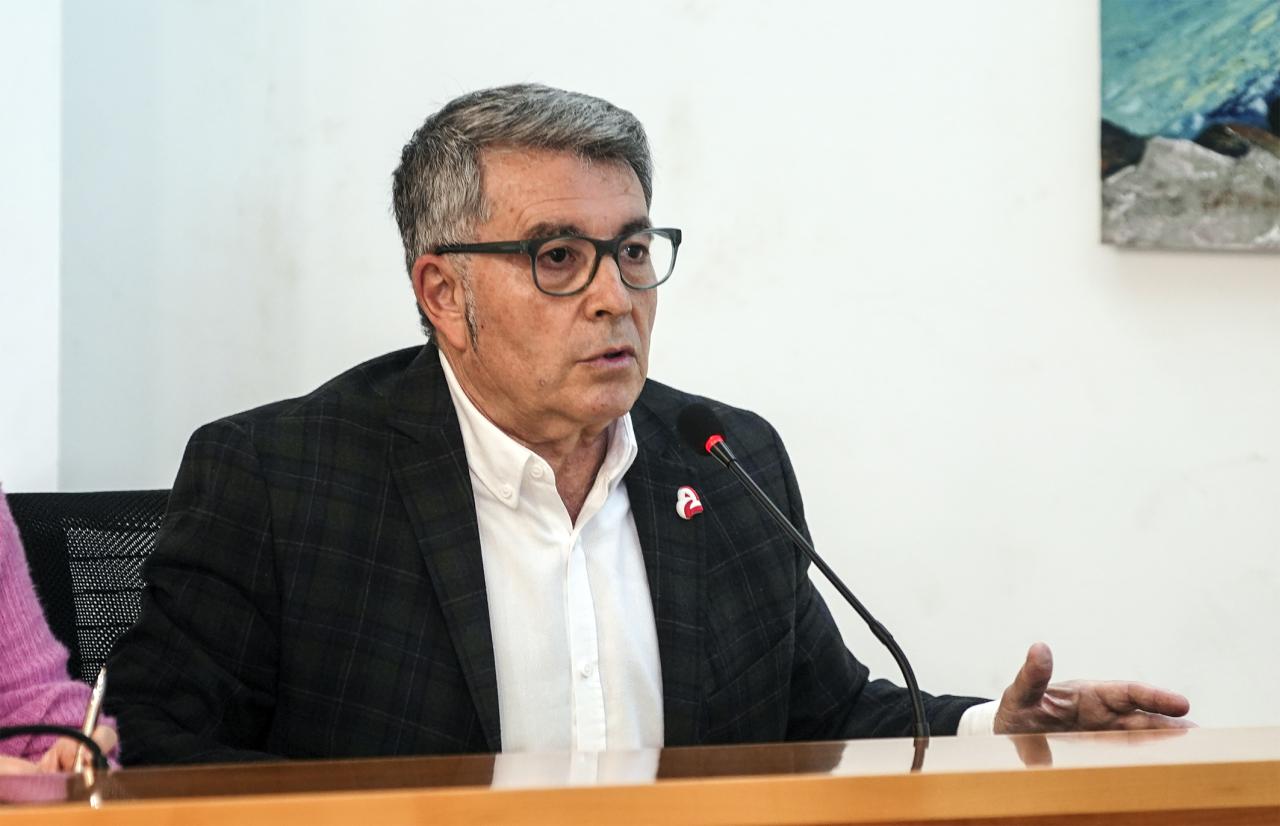 El concejal Enrique Gordaliza en un Pleno de Bezana