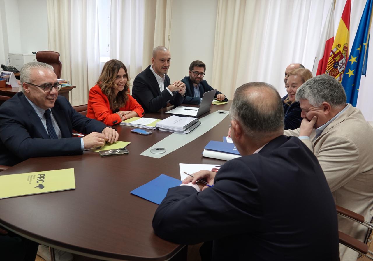 Un momento de la reunión de las comisiones negociadoras de PRC y PP