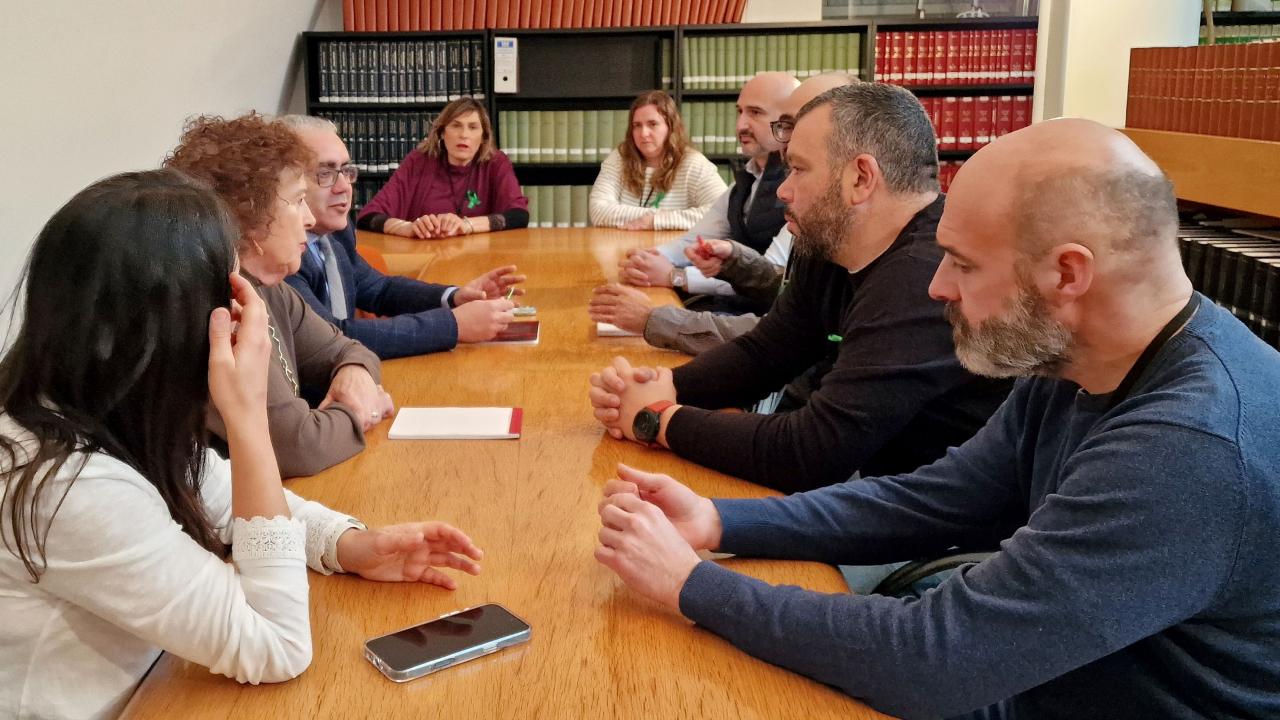 Un momento de la reunión celebrado hoy entre el PRC y la Junta de Personal Docente