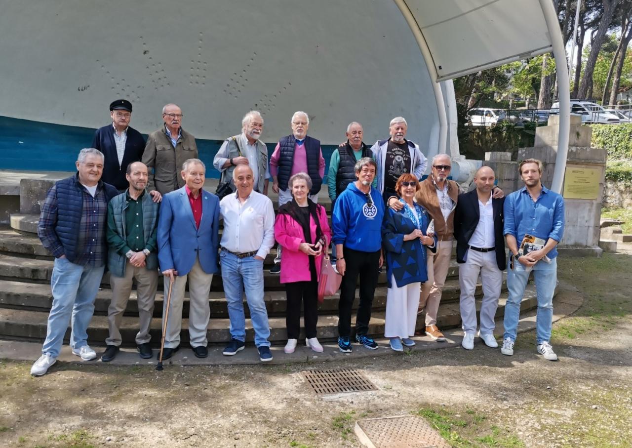 Felipe Piña junto a componentes y familiares de los 'Los Brisas', 'Los Puertochiqueños', 'Cuarteto Piquío' y 'Los Carabelas' el año pasado