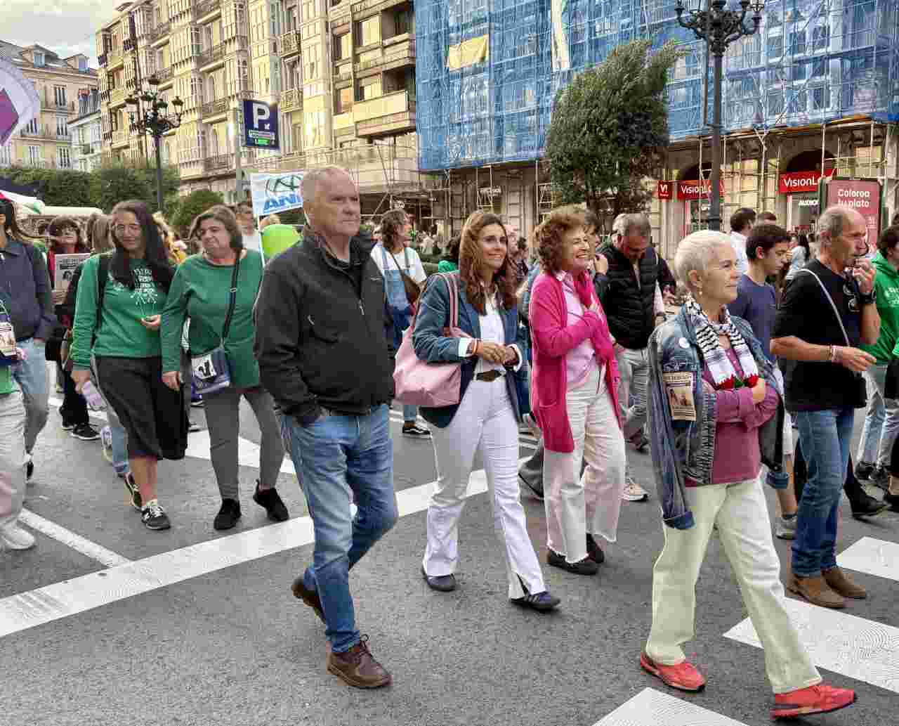 Paula FErnández, junto a otros regionalistas, en la manifestación de esta tarde.