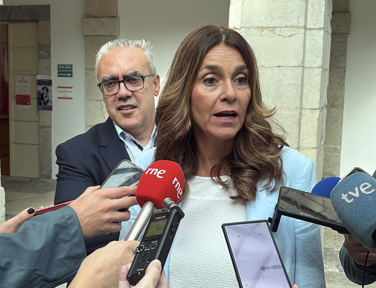 Paula Fernández Viaña y Pedro Hernando