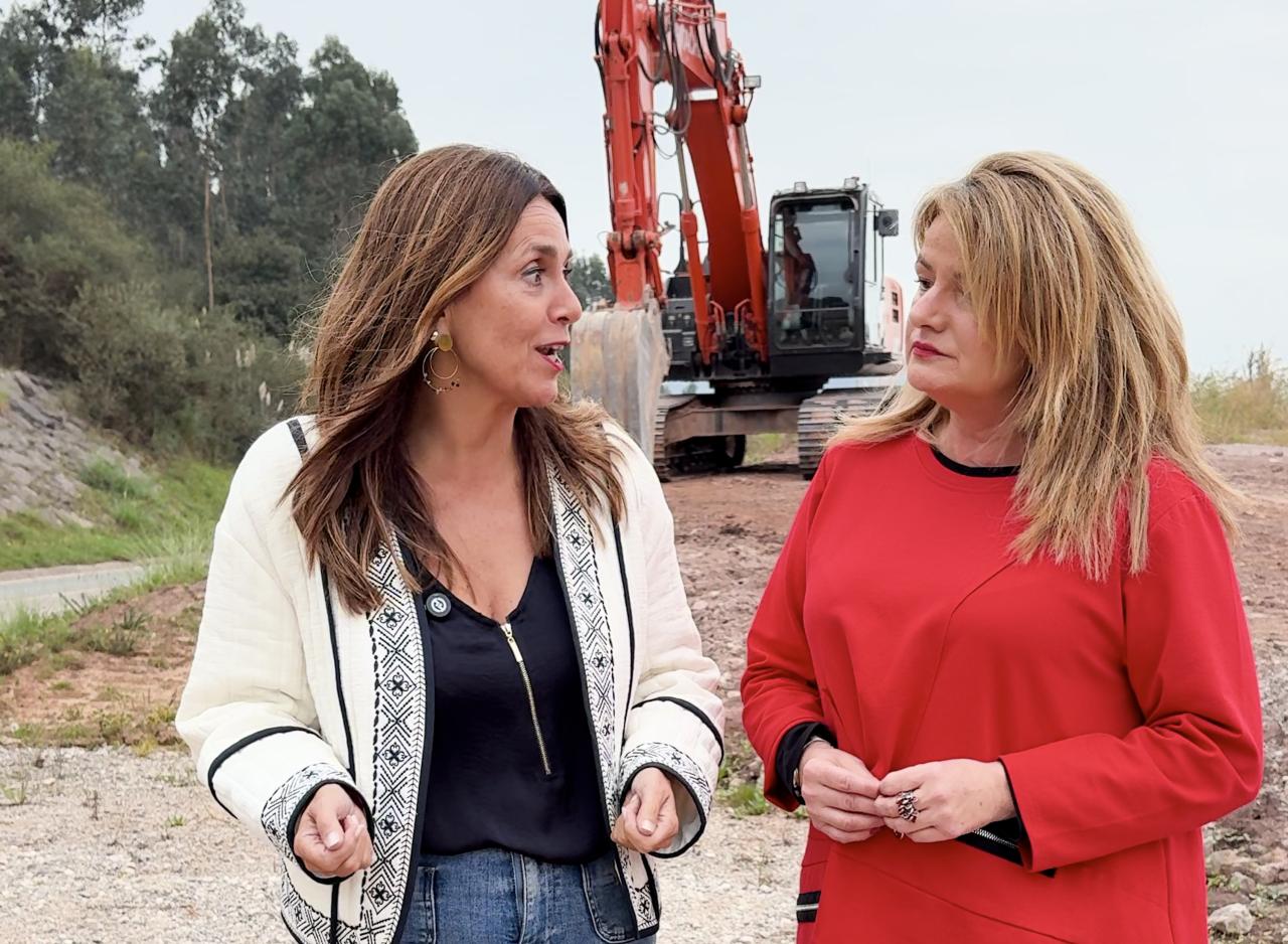 Susana Iglesias, a la derecha, ha visitado junto a la candidata del PRC, Paula Fernández, las zonas de Piélagos donde la planta de tratamiento de amianto tendrá mayor impacto. 