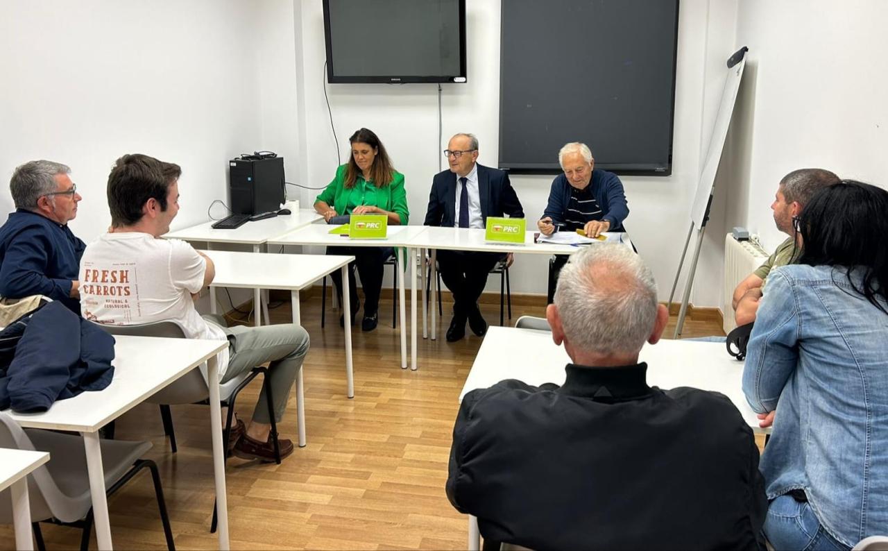 Participantes en la reunión celebrada ayer por el Comité Local del PRC en Bezana