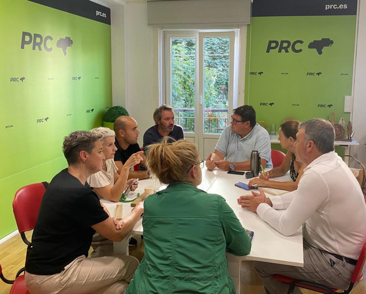 Reunión entre la candidata, el vicesecretario de organización y los comités locales de Castañeda y Piélagos