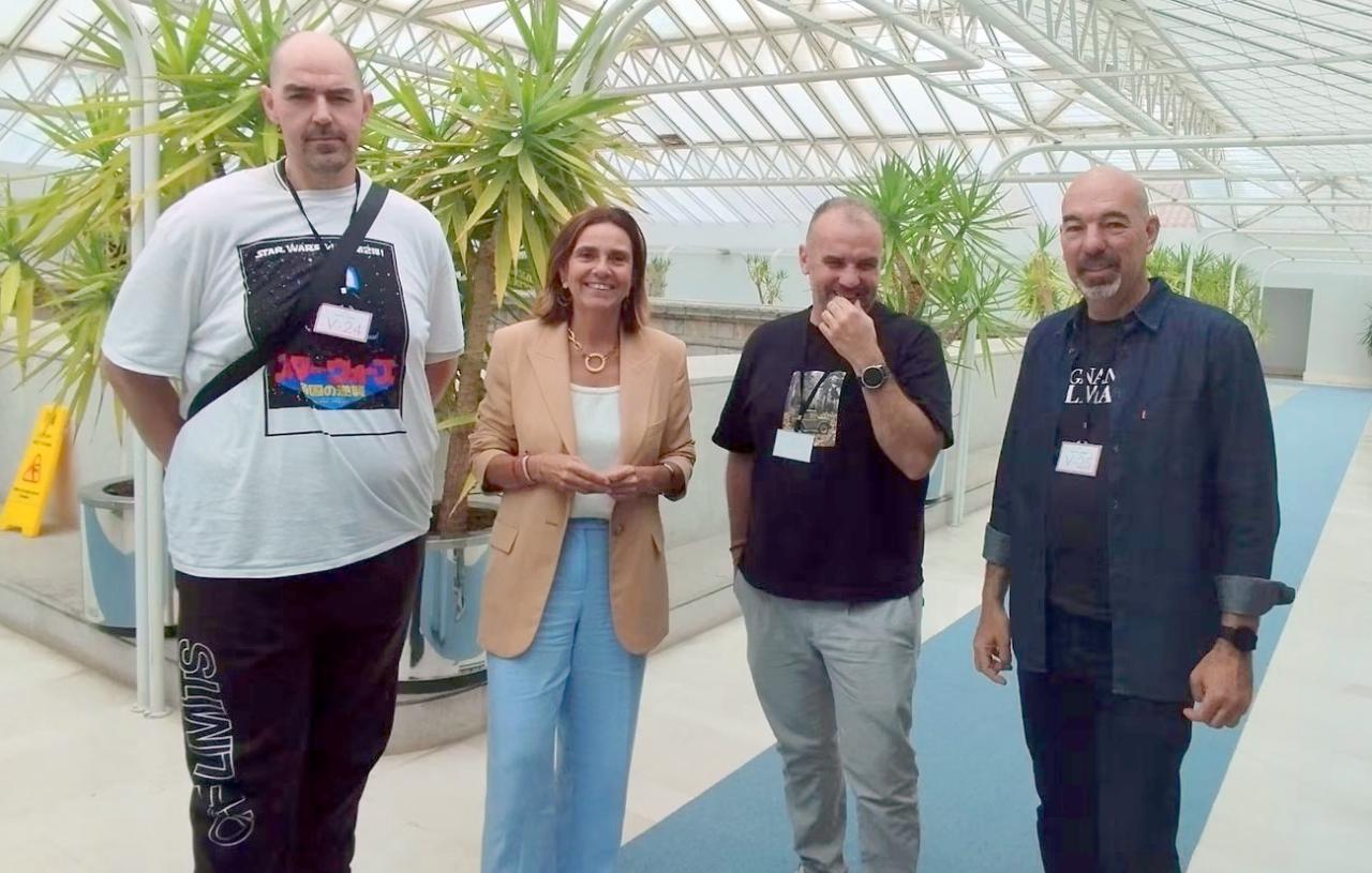 Paula Fernández Viaña ha mantenido un encuentro con trabajadores de Correos en el Parlamento