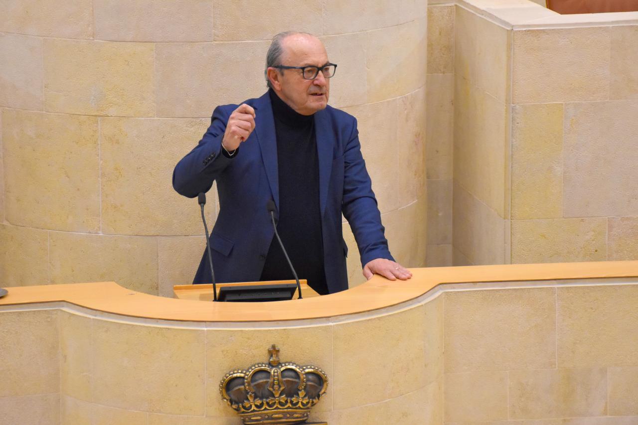 Javier López Marcano en el Pleno del Parlamento
