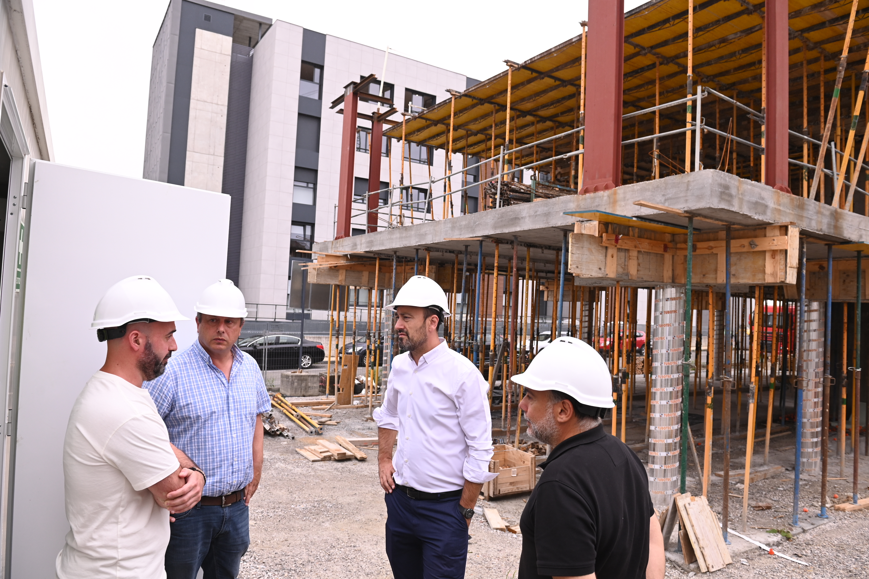 López Estrada visita las obras la Tecnoteca